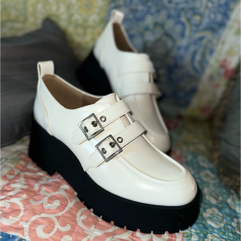 Zodiac “Perri” slip on